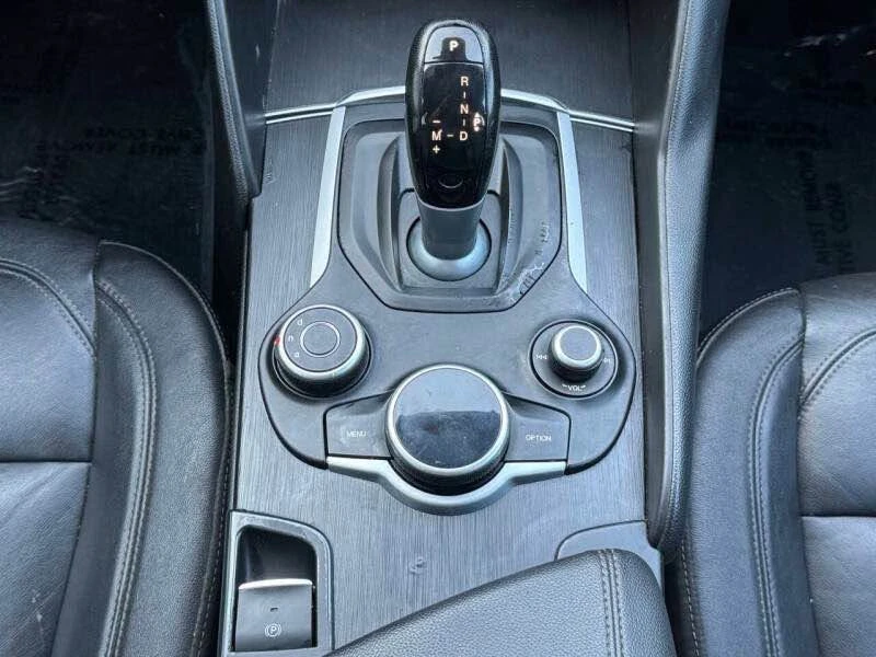 2018 Alfa Romeo Giulia - Image 15 of 17