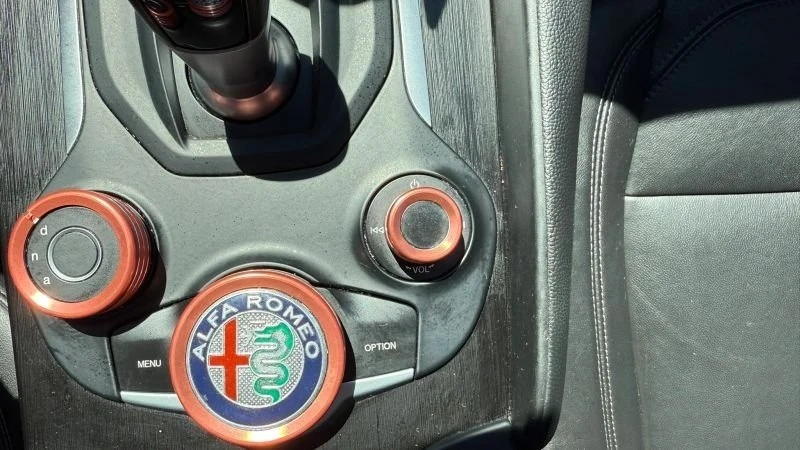2018 Alfa Romeo Giulia - Image 19 of 20