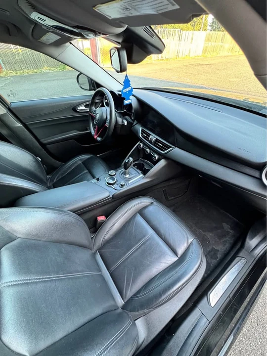 2018 Alfa Romeo Giulia - Image 18 of 20