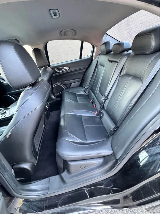 2018 Alfa Romeo Giulia - Image 15 of 20