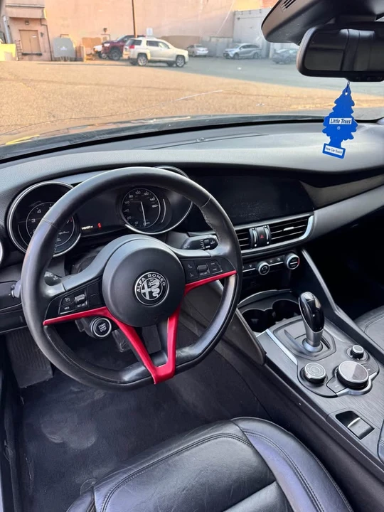 2018 Alfa Romeo Giulia - Image 11 of 20