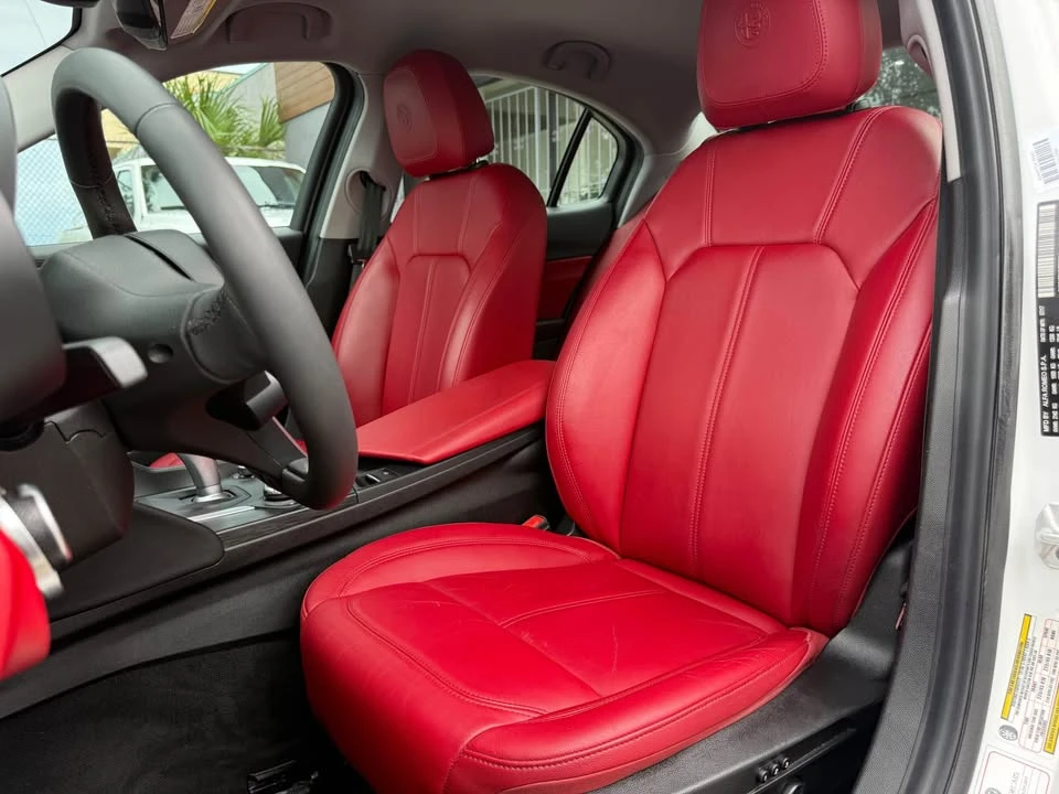 2018 Alfa Romeo Giulia - Image 13 of 19
