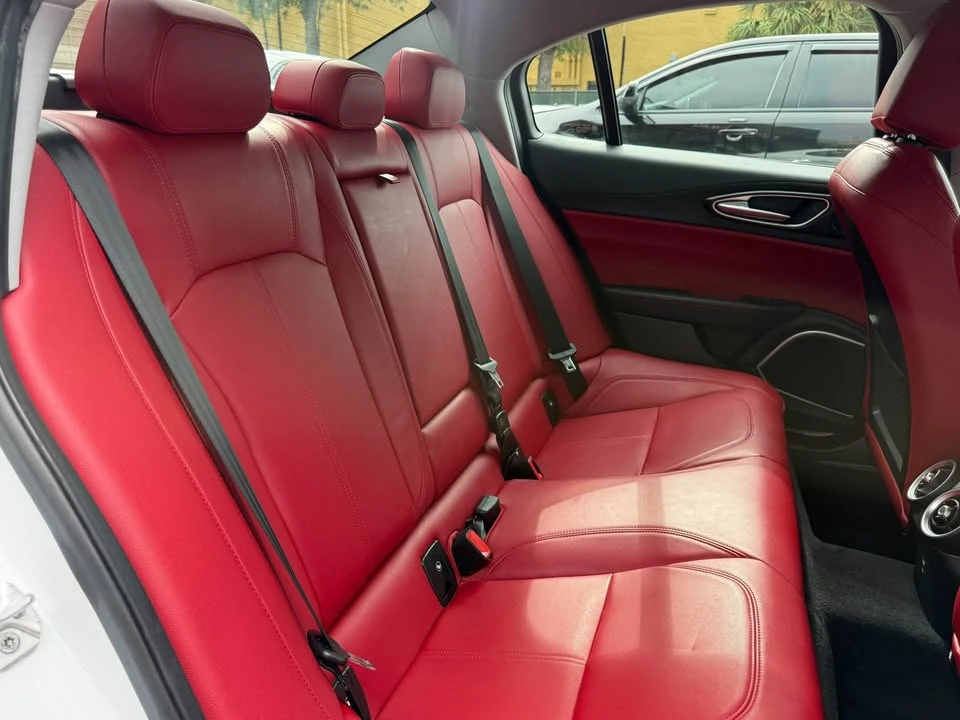 2018 Alfa Romeo Giulia - Image 17 of 19