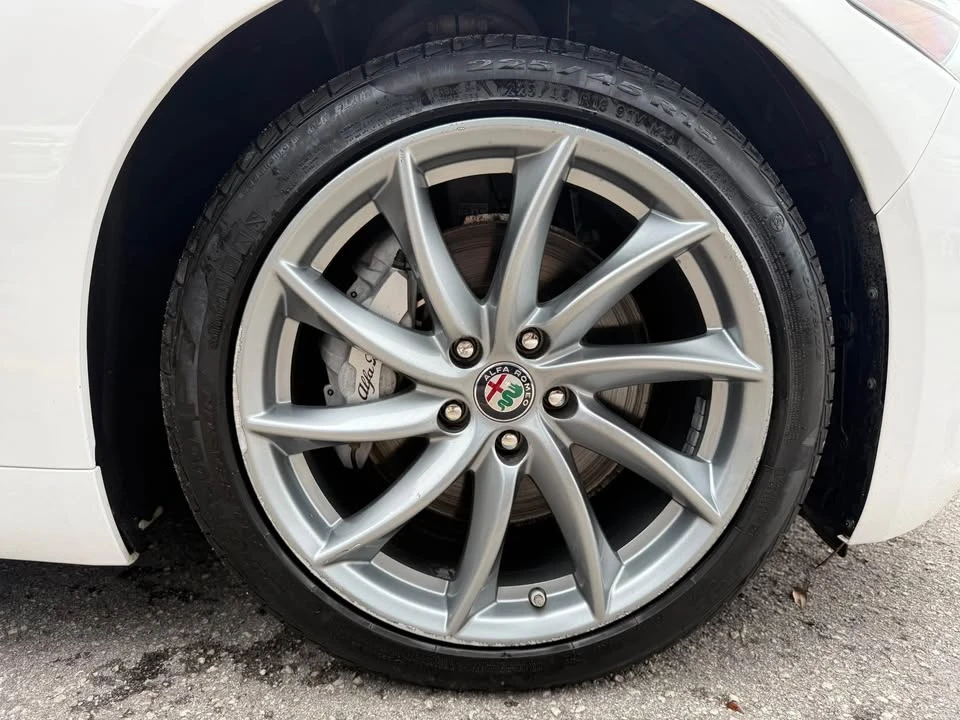 2018 Alfa Romeo Giulia - Image 18 of 19