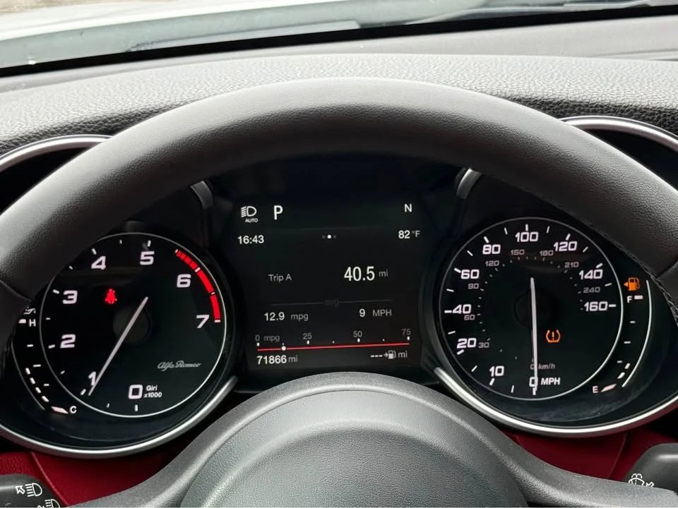 2018 Alfa Romeo Giulia - Image 12 of 19