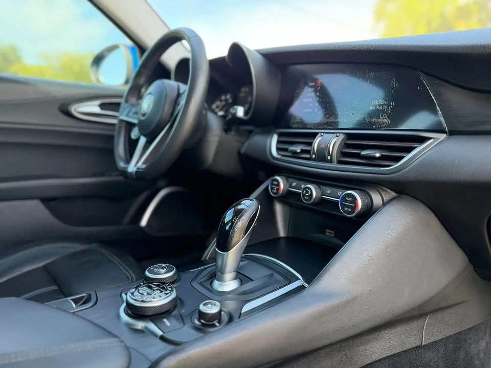 2018 Alfa Romeo Giulia - Image 10 of 15