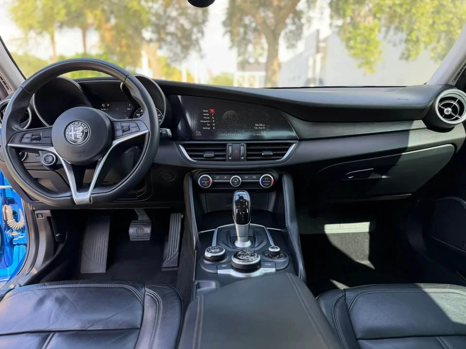 2018 Alfa Romeo Giulia - Image 13 of 15