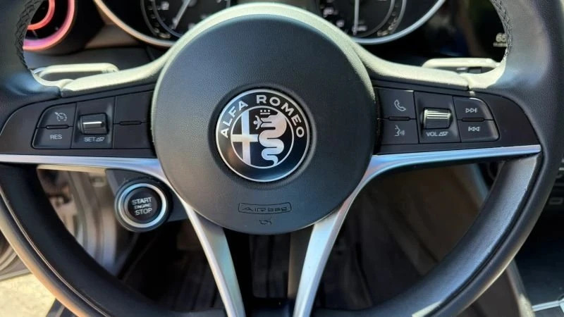 2018 Alfa Romeo Giulia - Image 14 of 20