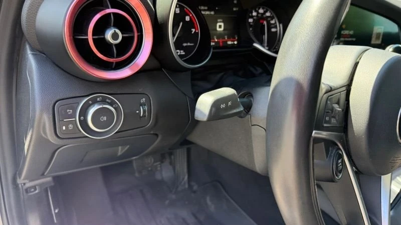 2018 Alfa Romeo Giulia - Image 13 of 20