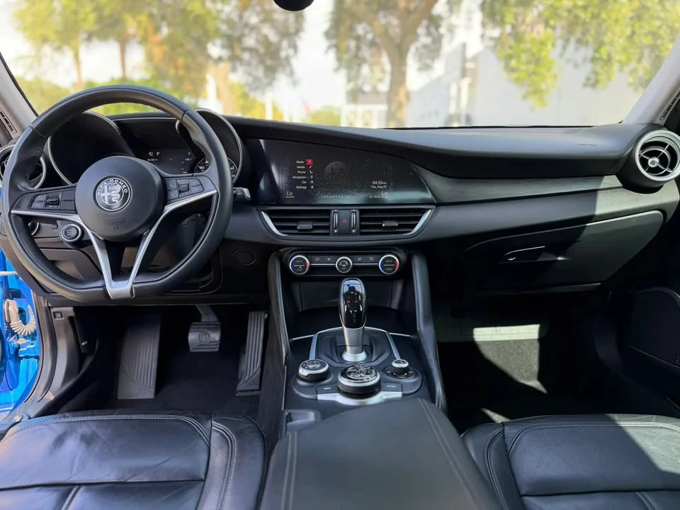 2018 Alfa Romeo Giulia - Image 14 of 16
