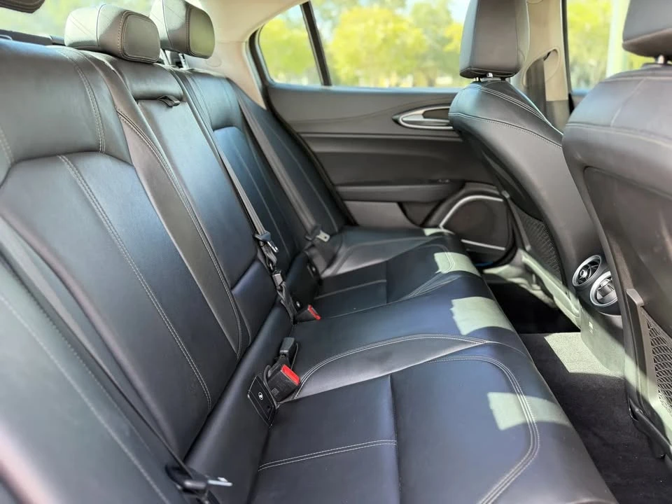 2018 Alfa Romeo Giulia - Image 15 of 16