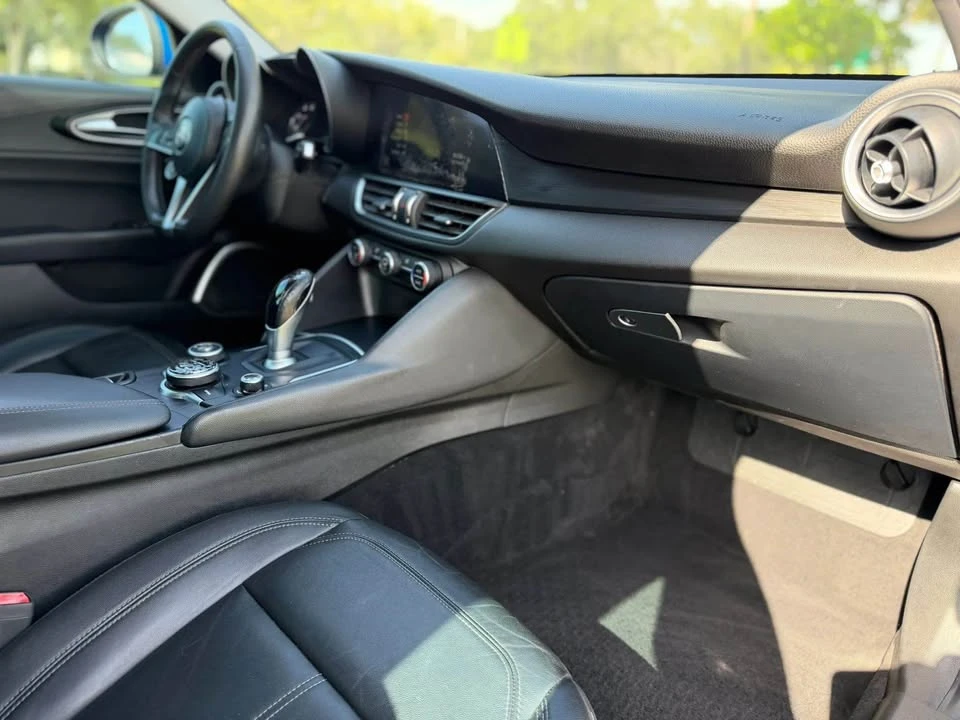 2018 Alfa Romeo Giulia - Image 11 of 15