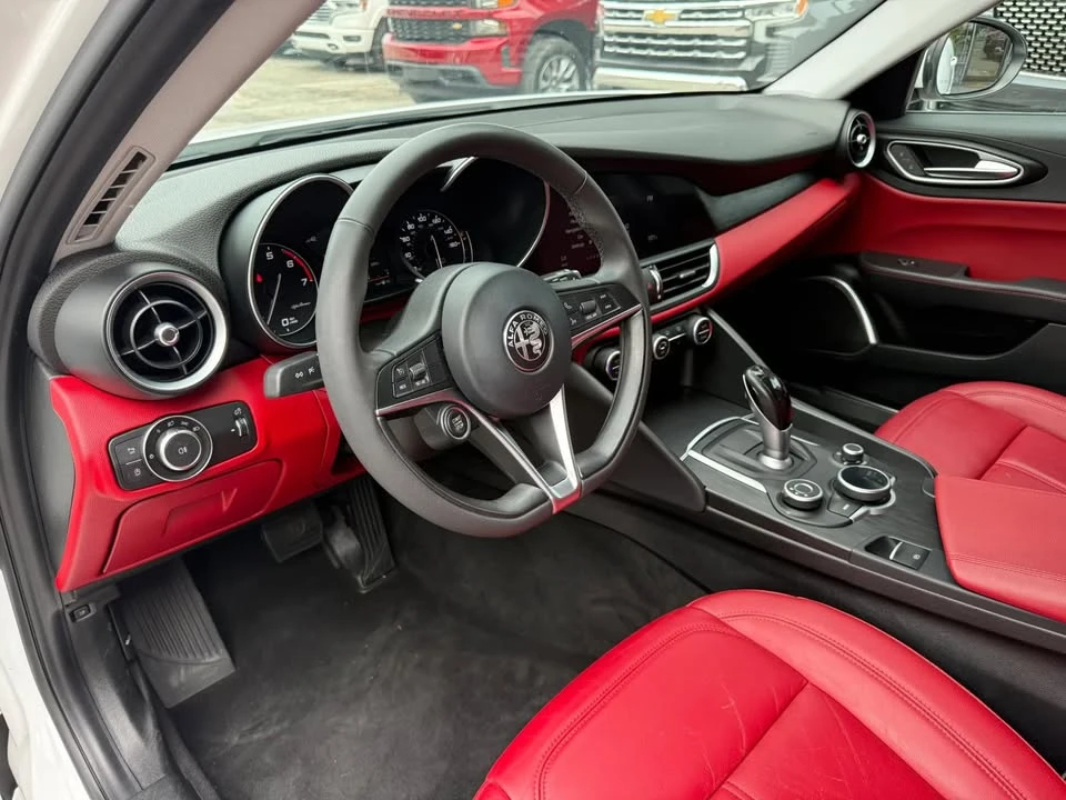 2018 Alfa Romeo Giulia - Image 9 of 14
