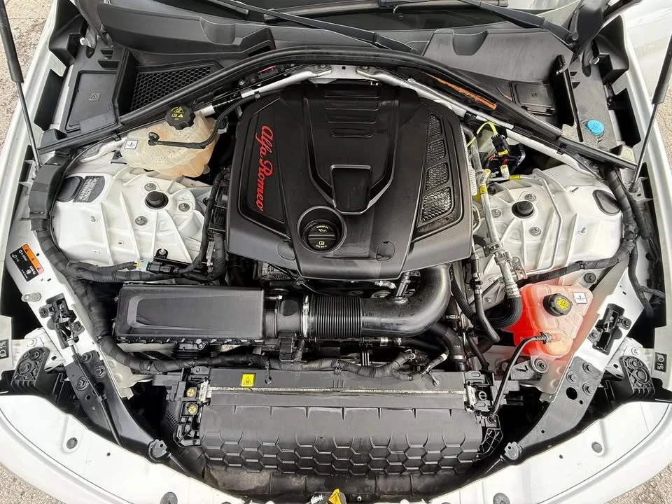 2018 Alfa Romeo Giulia - Image 16 of 16