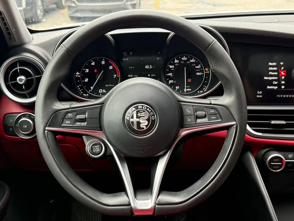 2018 Alfa Romeo Giulia - Image 5 of 14