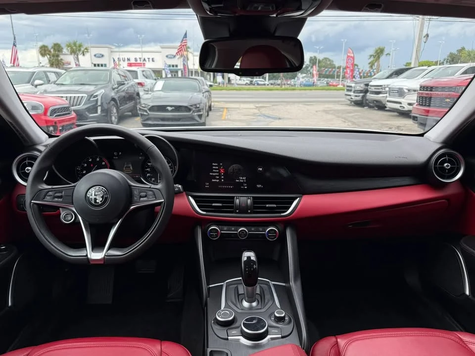 2018 Alfa Romeo Giulia - Image 10 of 16
