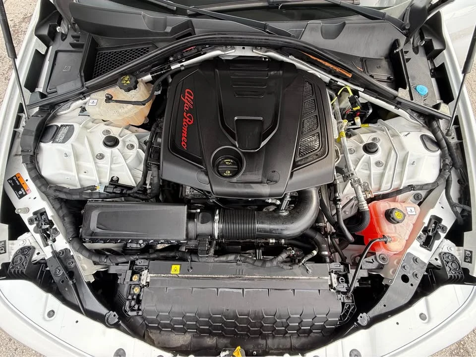 2018 Alfa Romeo Giulia - Image 16 of 16