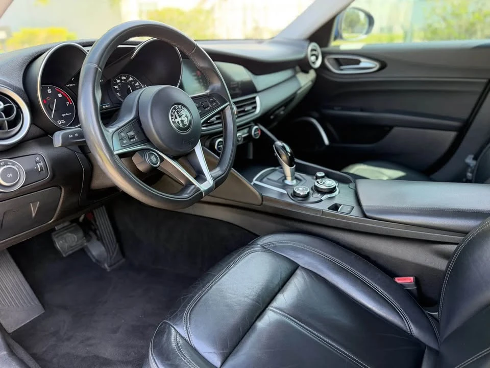 2018 Alfa Romeo Giulia - Image 12 of 15