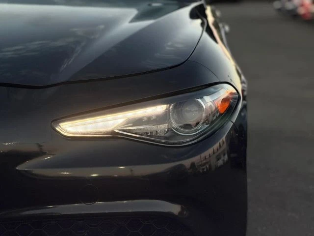 2018 Alfa Romeo Giulia - Image 6 of 25