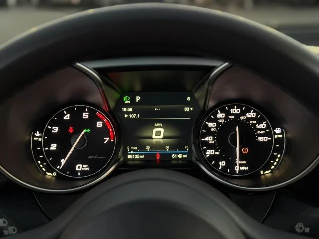 2018 Alfa Romeo Giulia - Image 19 of 25