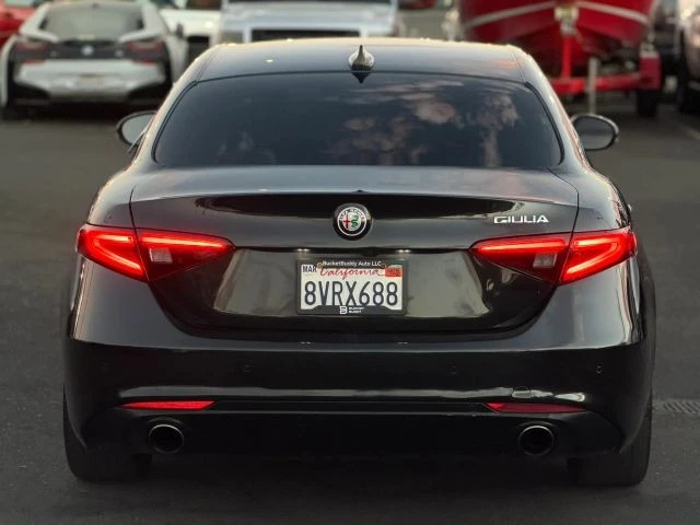 2018 Alfa Romeo Giulia - Image 8 of 25