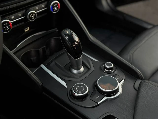 2018 Alfa Romeo Giulia - Image 20 of 25