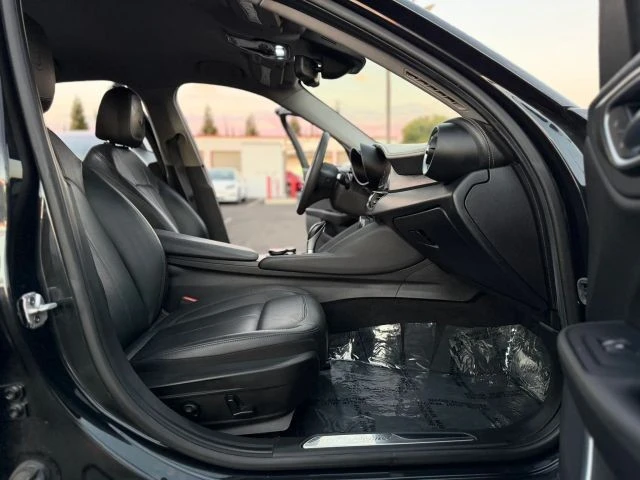 2018 Alfa Romeo Giulia - Image 13 of 25
