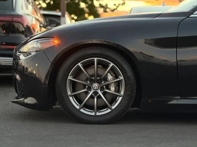 2018 Alfa Romeo Giulia - Image 7 of 25