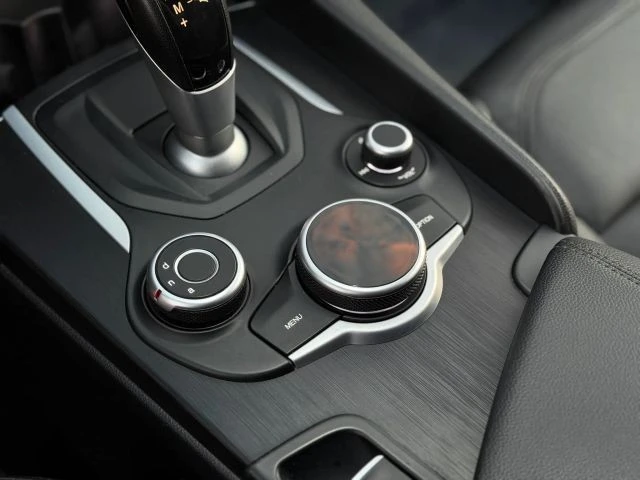2018 Alfa Romeo Giulia - Image 24 of 25