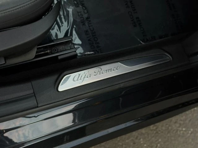 2018 Alfa Romeo Giulia - Image 14 of 25