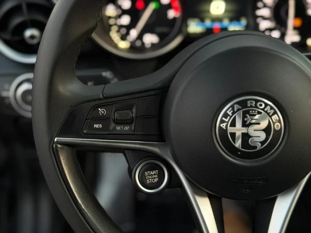 2018 Alfa Romeo Giulia - Image 18 of 25