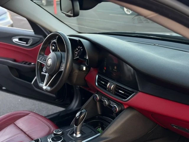 2018 Alfa Romeo Giulia - Image 14 of 21