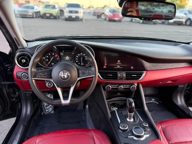 2018 Alfa Romeo Giulia - Image 15 of 21