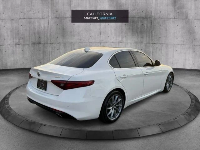 2018 Alfa Romeo Giulia - Image 5 of 21