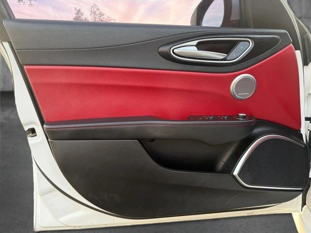 2018 Alfa Romeo Giulia - Image 20 of 21