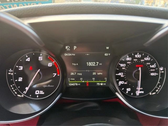 2018 Alfa Romeo Giulia - Image 16 of 21