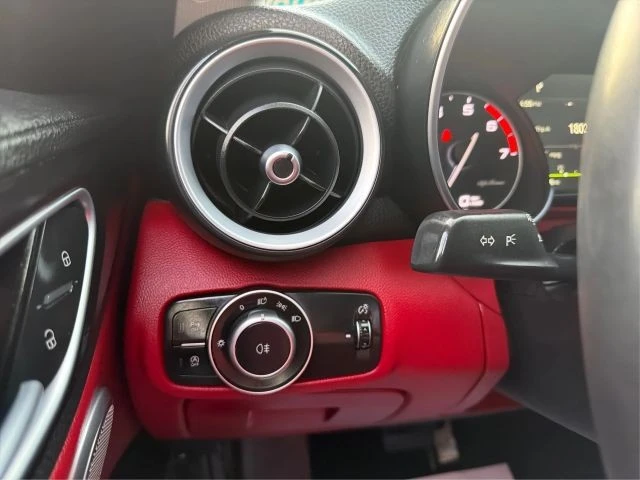 2018 Alfa Romeo Giulia - Image 18 of 21