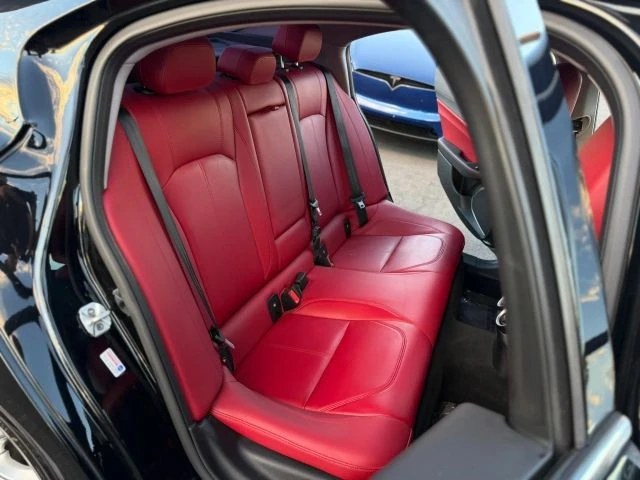 2018 Alfa Romeo Giulia - Image 12 of 24