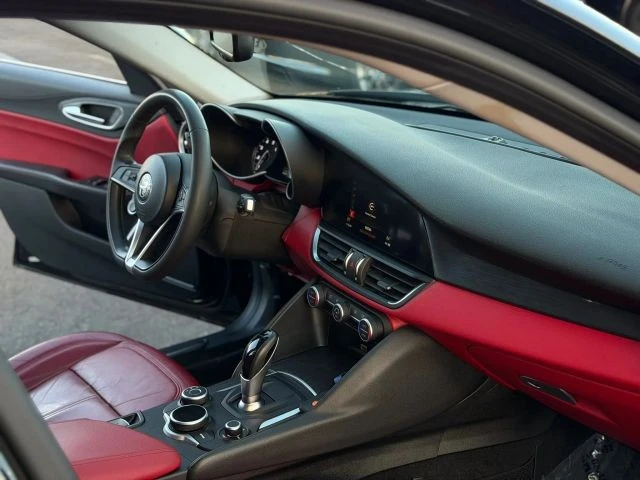 2018 Alfa Romeo Giulia - Image 14 of 24