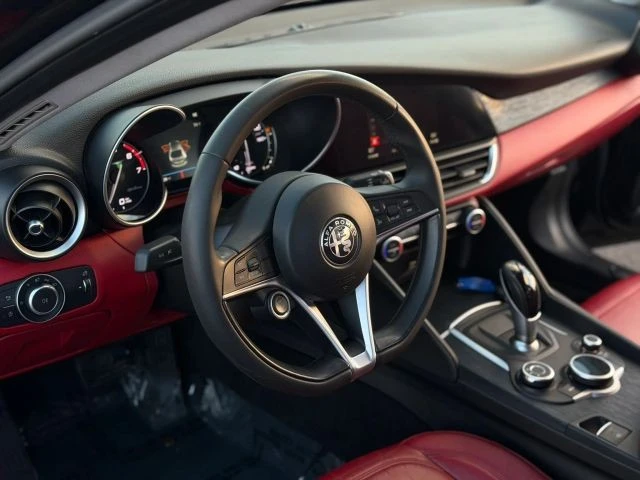 2018 Alfa Romeo Giulia - Image 16 of 24