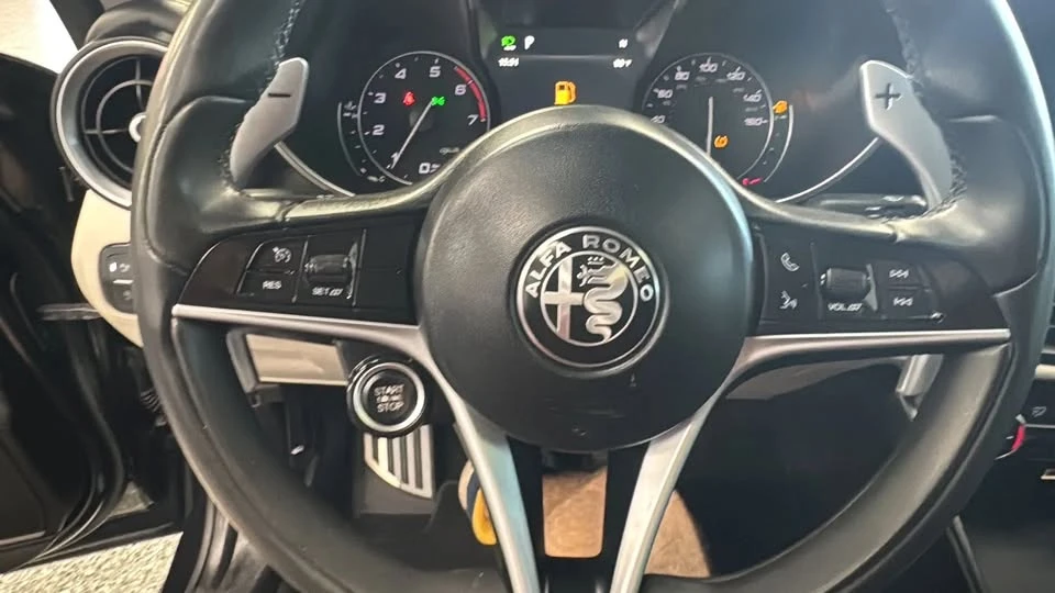 2018 Alfa Romeo Giulia - Image 17 of 20