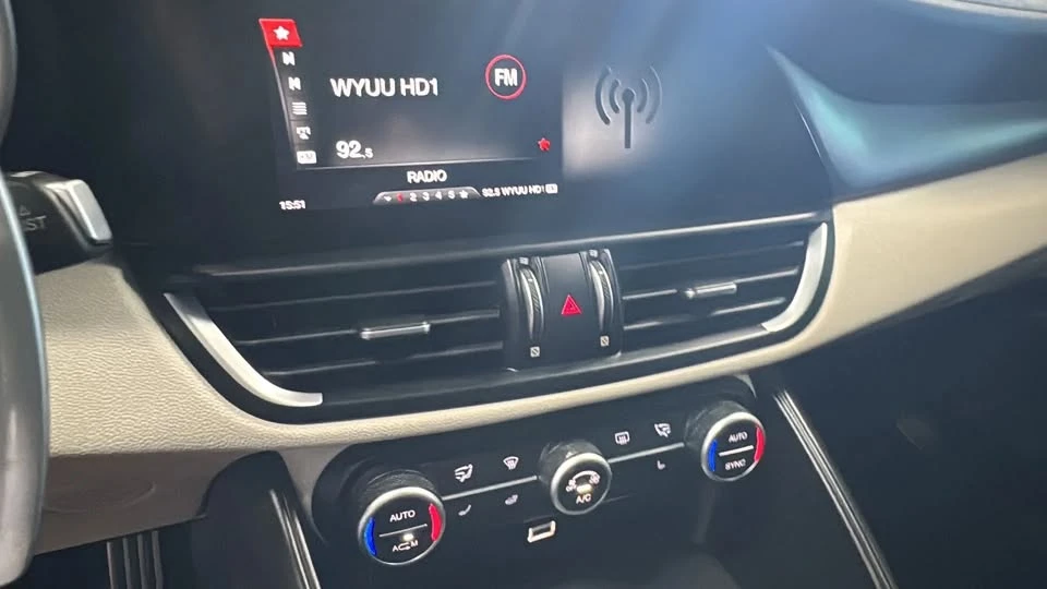 2018 Alfa Romeo Giulia - Image 15 of 20