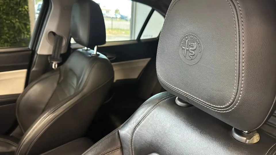 2018 Alfa Romeo Giulia - Image 14 of 20