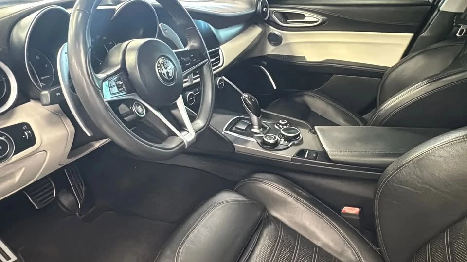 2018 Alfa Romeo Giulia - Image 12 of 20