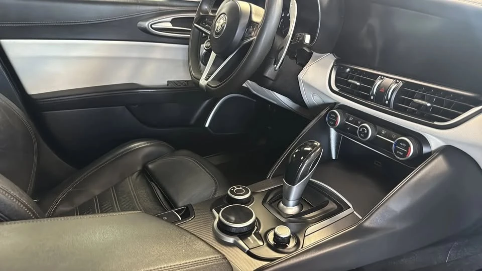 2018 Alfa Romeo Giulia - Image 11 of 20