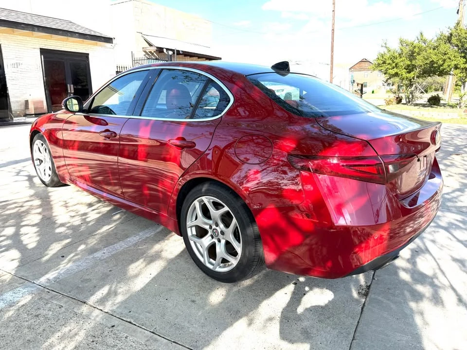 2018 Alfa Romeo Giulia - Image 5 of 10