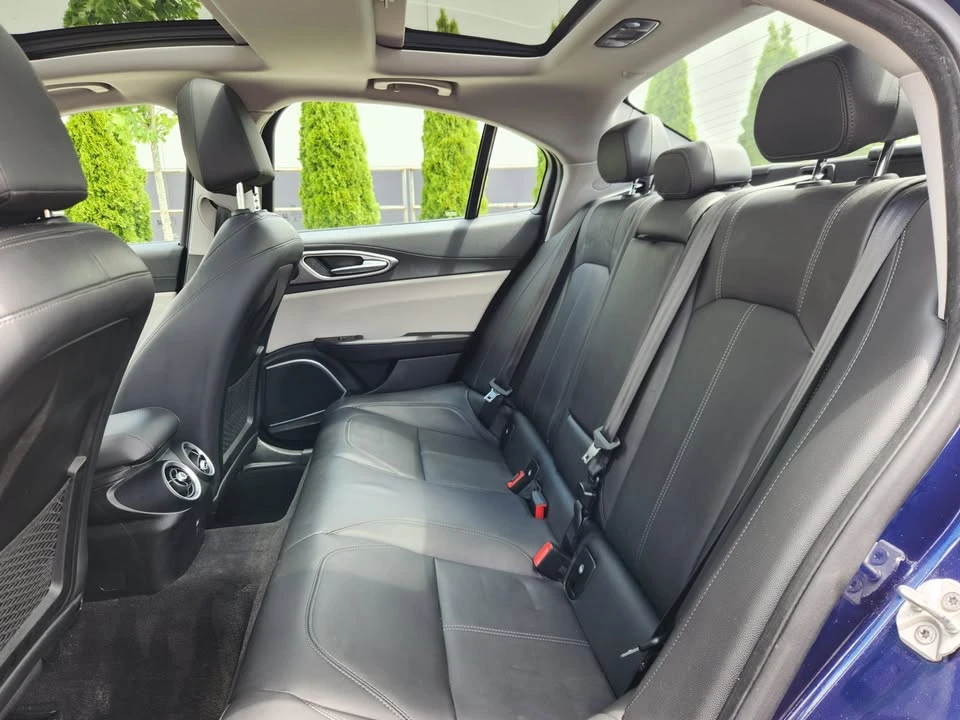 2018 Alfa Romeo Giulia - Image 9 of 18