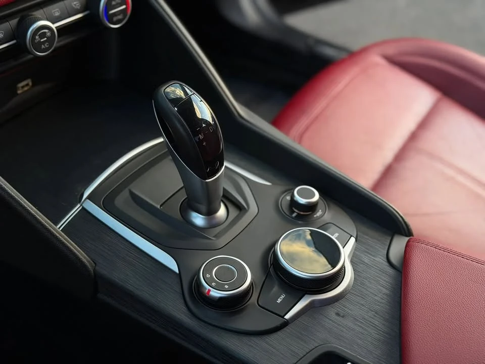 2018 Alfa Romeo Giulia - Image 16 of 20
