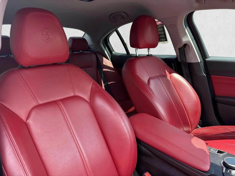 2018 Alfa Romeo Giulia - Image 15 of 16
