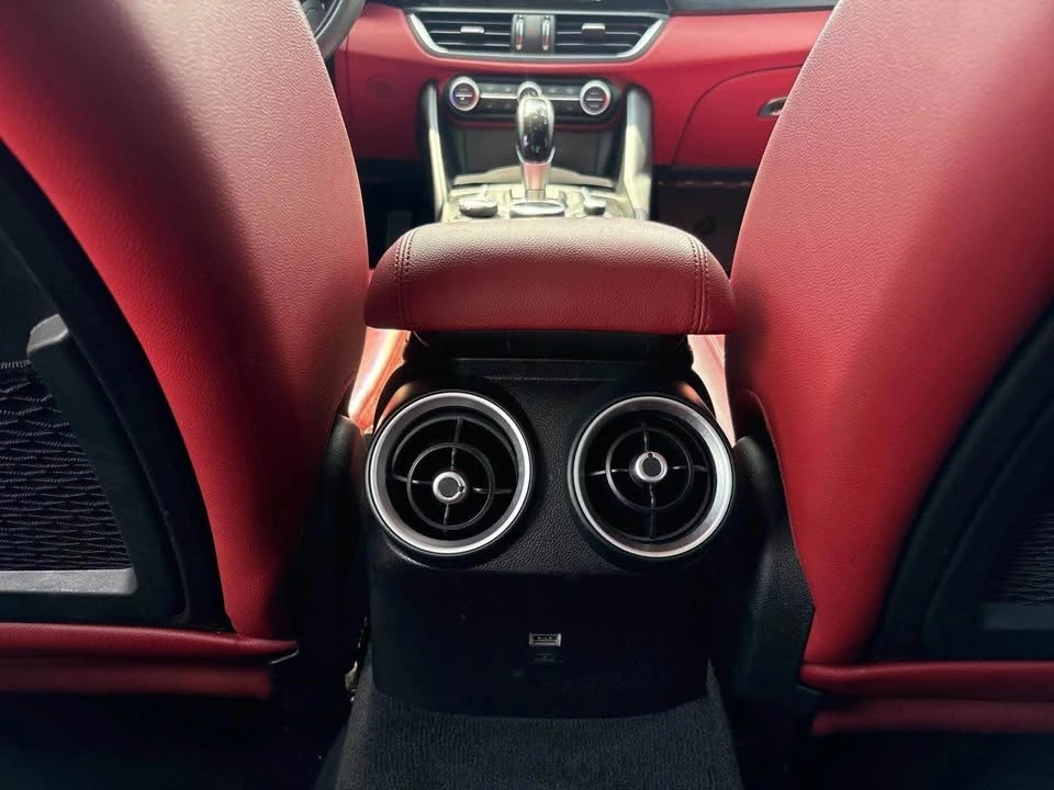 2018 Alfa Romeo Giulia - Image 11 of 16